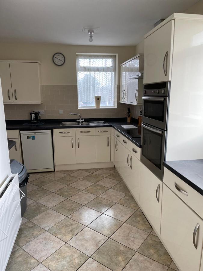 Spacious, Sleeps 17, 3 Bathrooms, Parking, Мансфилд Екстериор снимка