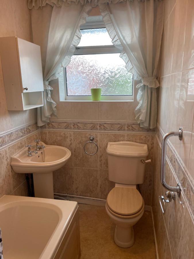 Spacious, Sleeps 17, 3 Bathrooms, Parking, Мансфилд Екстериор снимка