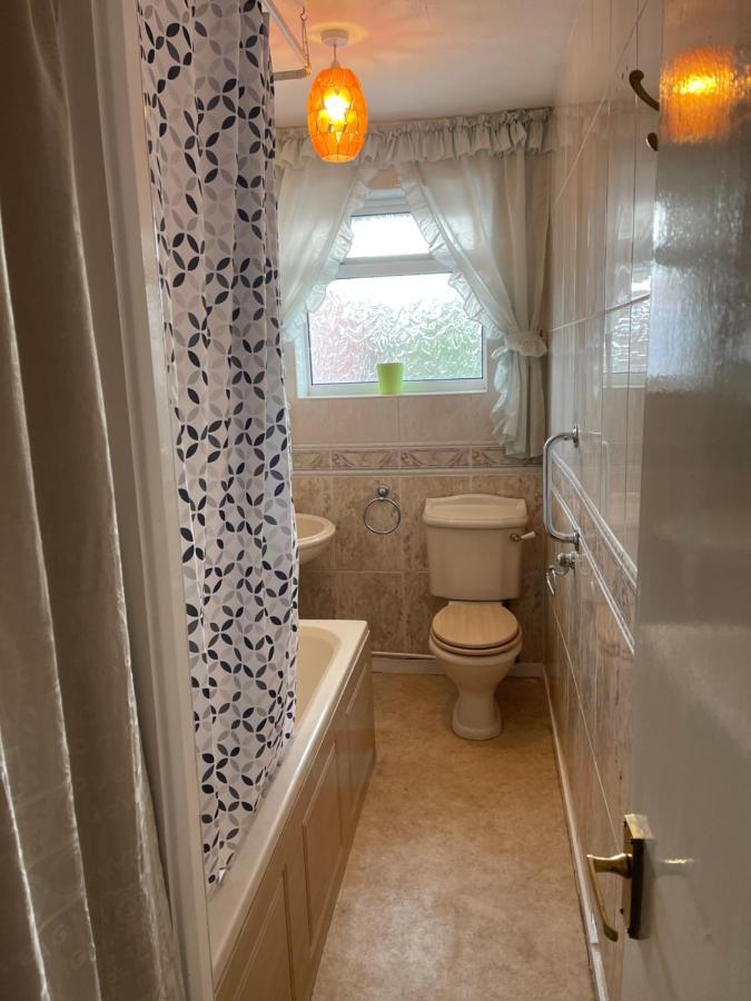 Spacious, Sleeps 17, 3 Bathrooms, Parking, Мансфилд Екстериор снимка
